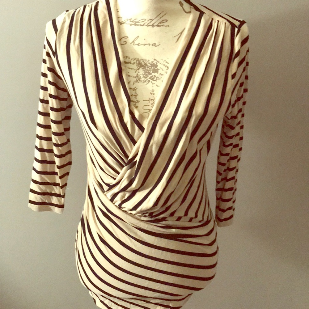 Vince Camuto striped quarter sleeve v-neck